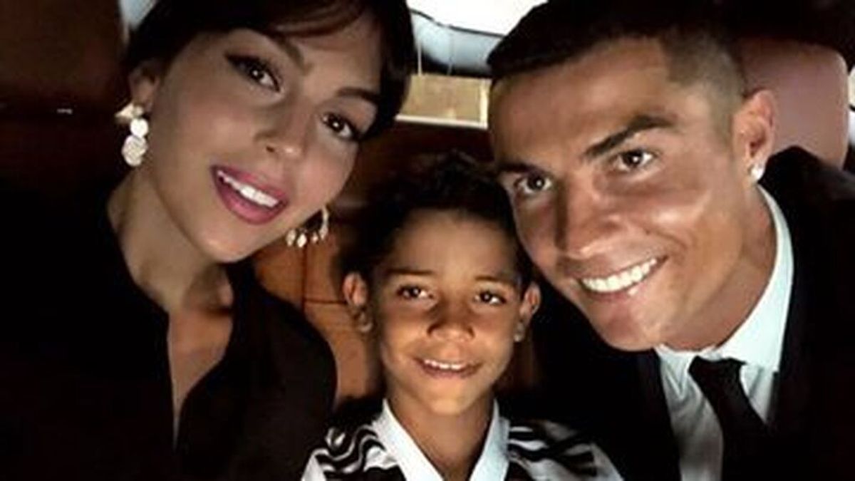 La familia de Cristiano Ronaldo dice adiós a Manchester: "No es una prueba de amor" La familia de Cristiano Ronaldo dice adiós a Manchester: "No es una prueba de amor"