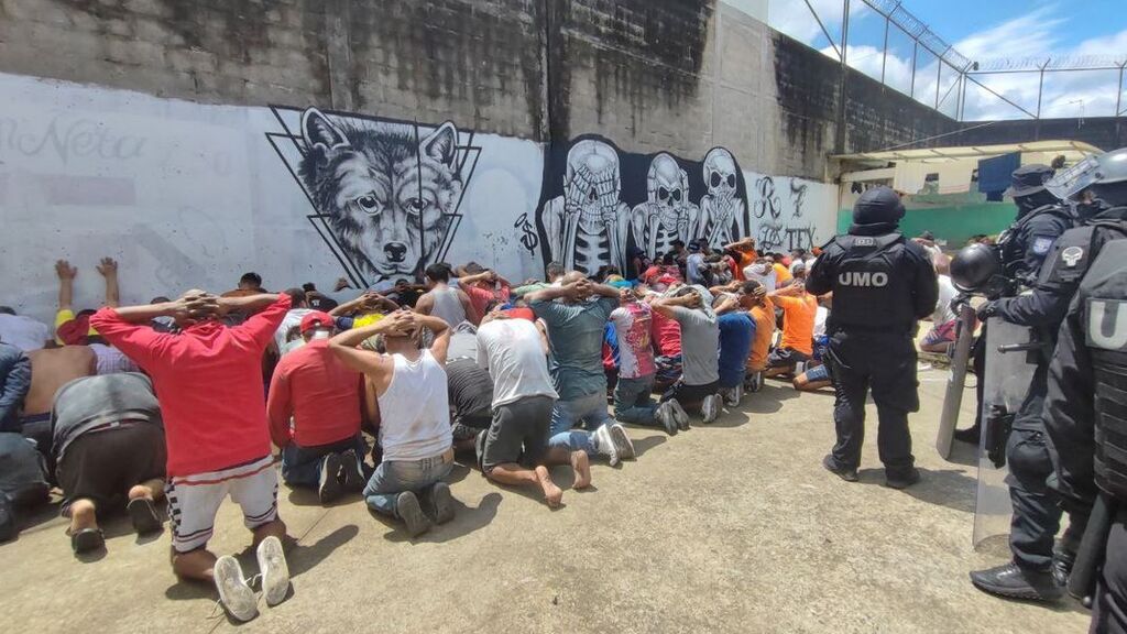 Un total de 43 presos mueren en un motín de una prisión de máxima seguridad de Ecuador
