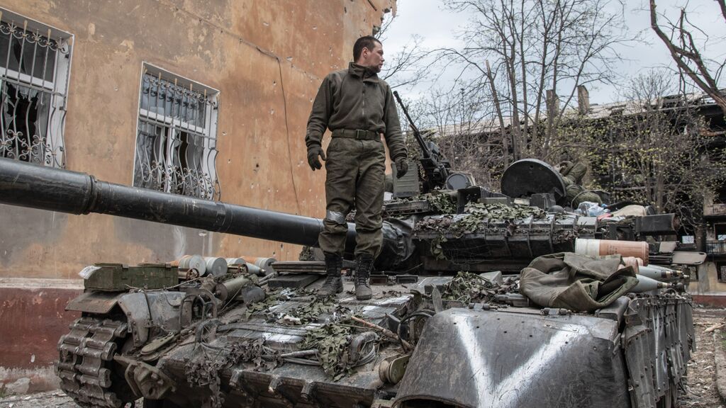 Soldado ruso durante el asedio a Mariúpol