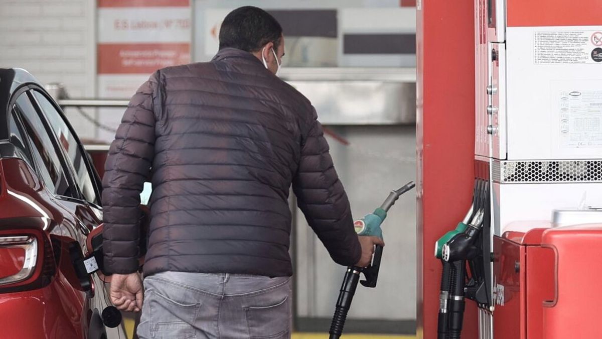 OCU advierte de subida de hasta el 6,6% en los carburantes desde S. Santa y pide supresión impuestos