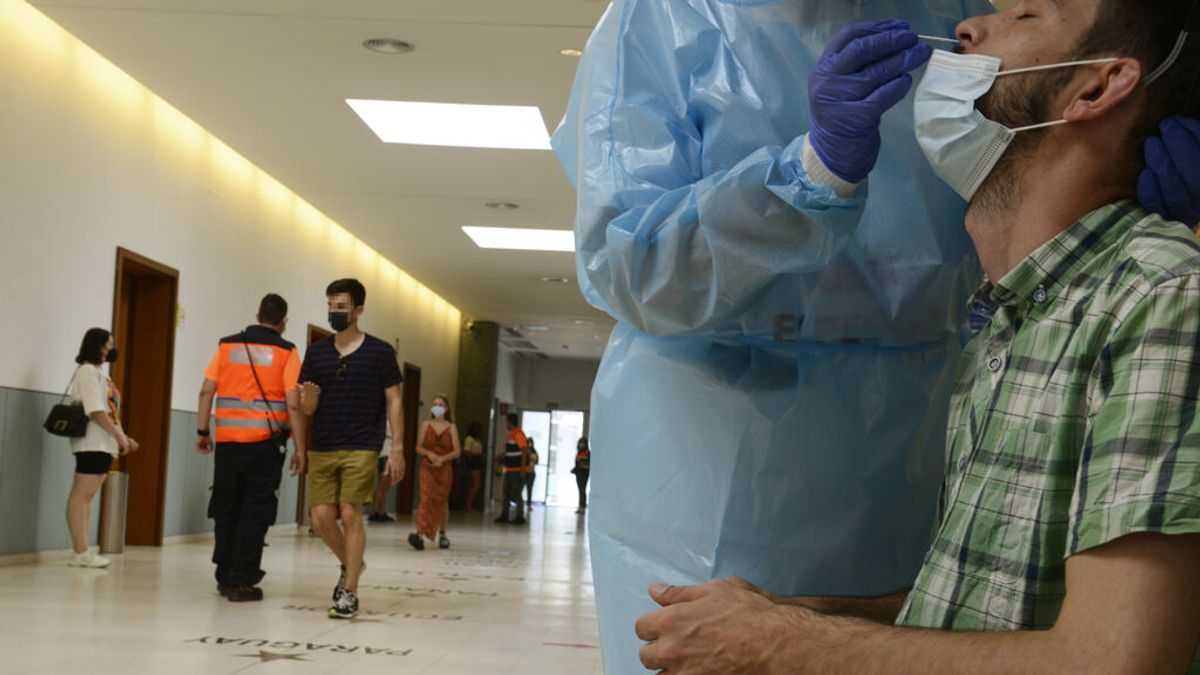 España sube a 7.291 hospitalizados por covid y la incidencia crece a 843