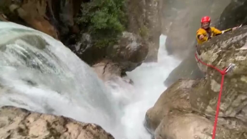 La fuerza del caudal de agua y las imprudencias convierten al río Bolulla en una trampa mortal para los bañistas