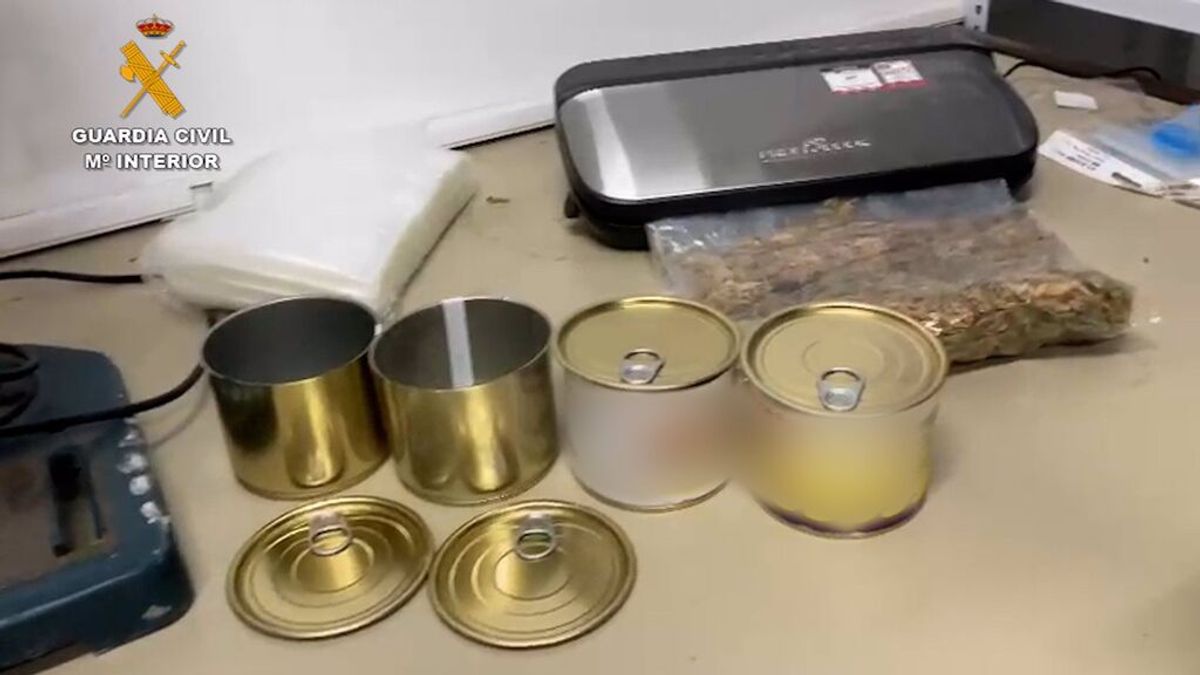 Los traficantes de Almería que transportaban la droga en latas de atún Los traficantes de Almería que transportaban la droga en latas de atún