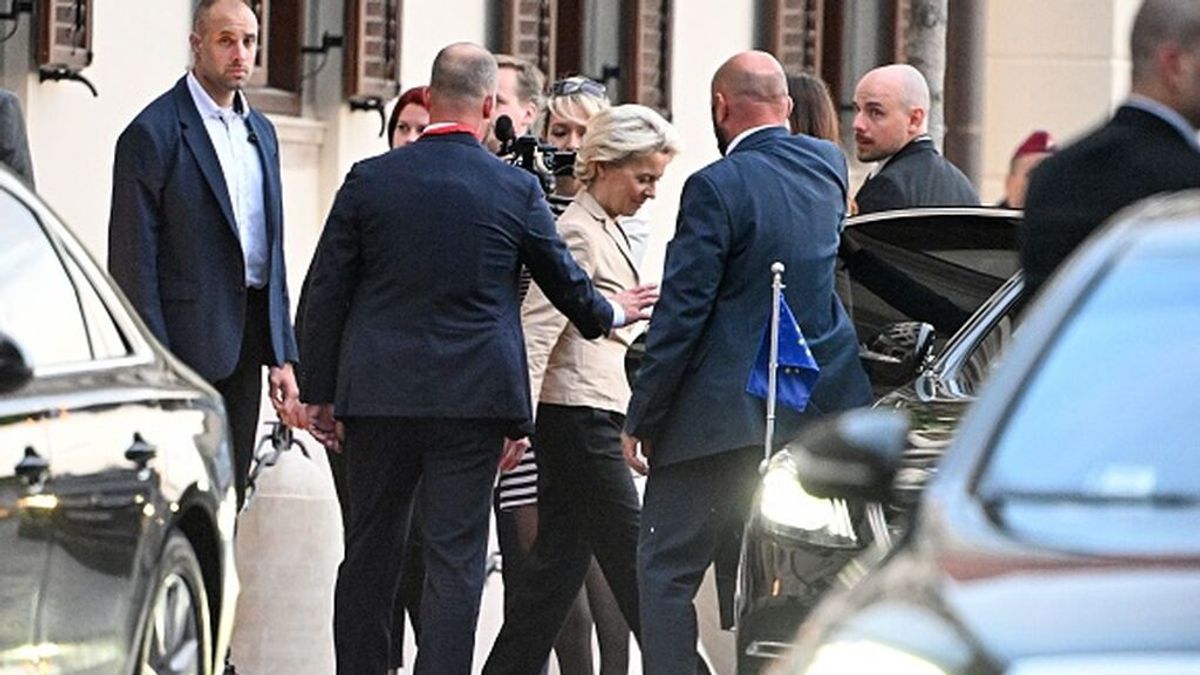 Hungría frena la aprobación del embargo petrolero Von der Leyen viaja de urgencia a Budapest pero sólo logra “avances” Hungría frena la aprobación del embargo petrolero Von der Leyen viaja de urgencia a Budapest pero sólo logra “avances”