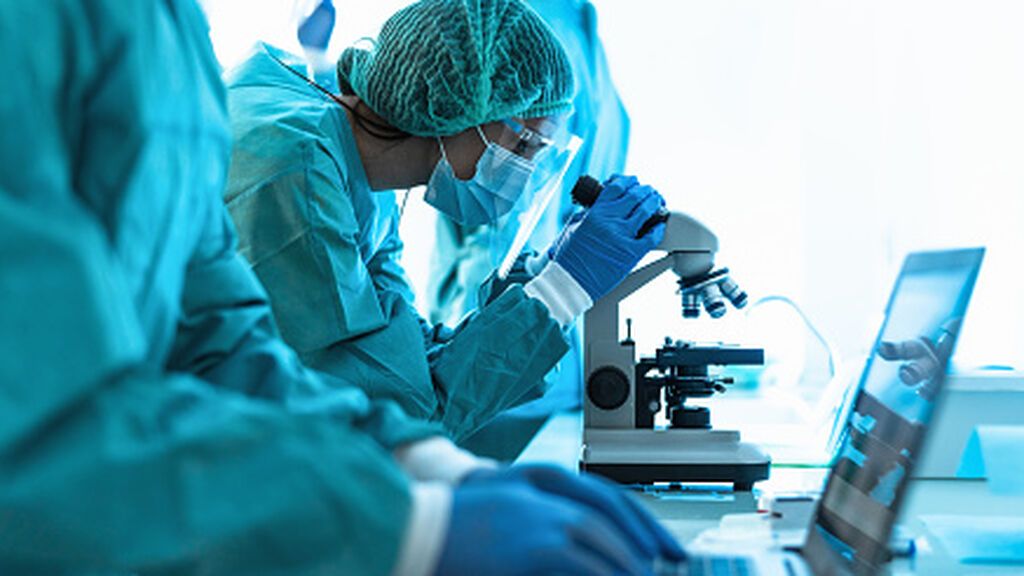 Las asignaturas pendientes de Sanidad: cuarta dosis y diferenciar entre 'por' y 'con' covid