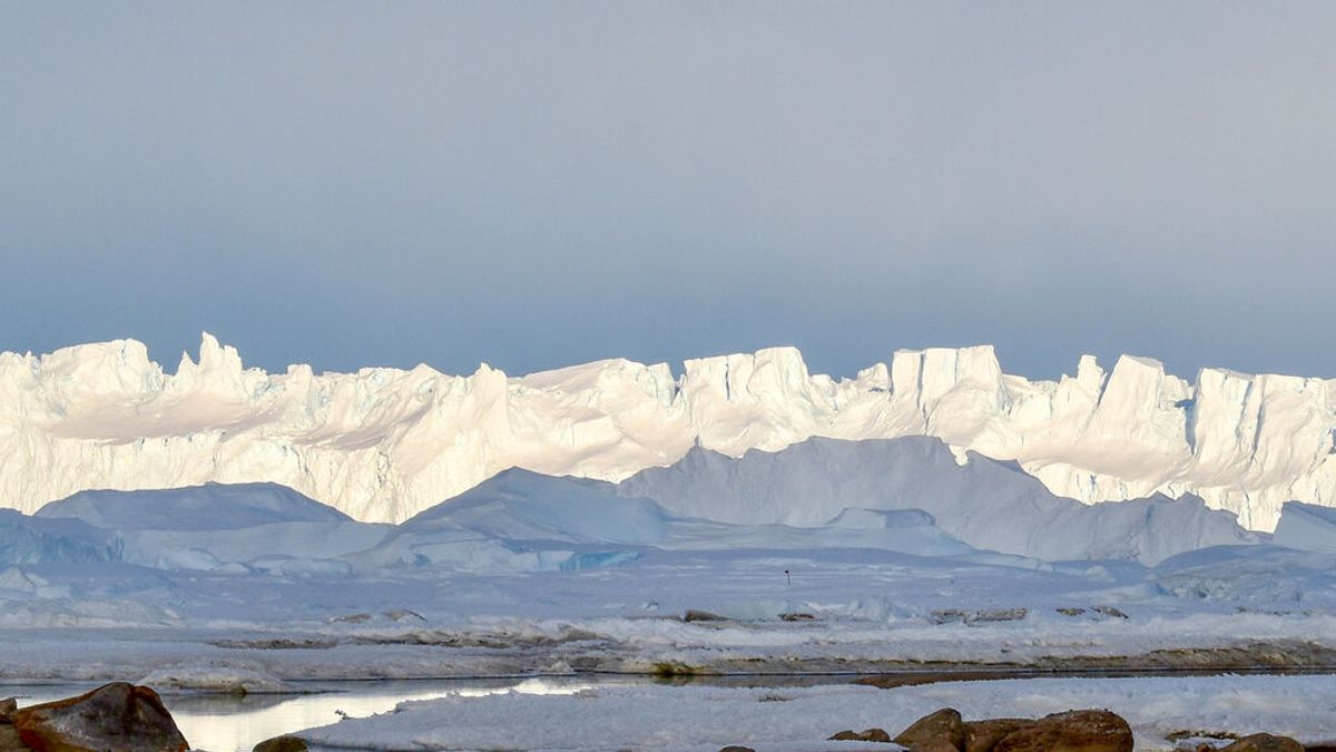 Descubren un enorme lago del tamaño de una ciudad escondido bajo el hielo en la Antártida