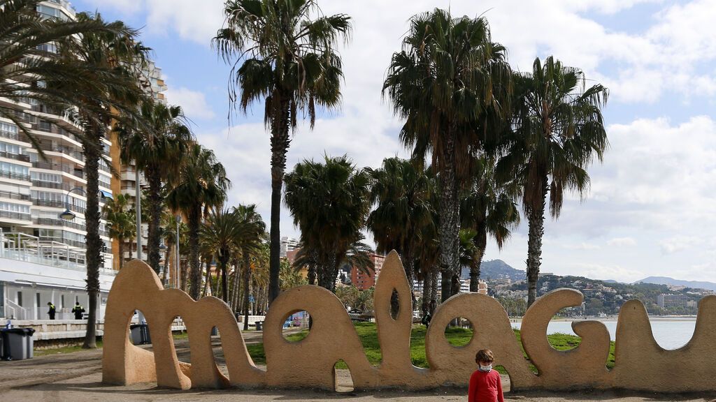 Tres detenidos por una violación grupal en una playa de Málaga