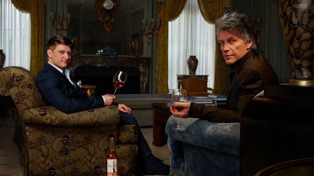 La estrella del rock Bon Jovi y su hijo elaboran uno de los mejores vinos rosados del mundo