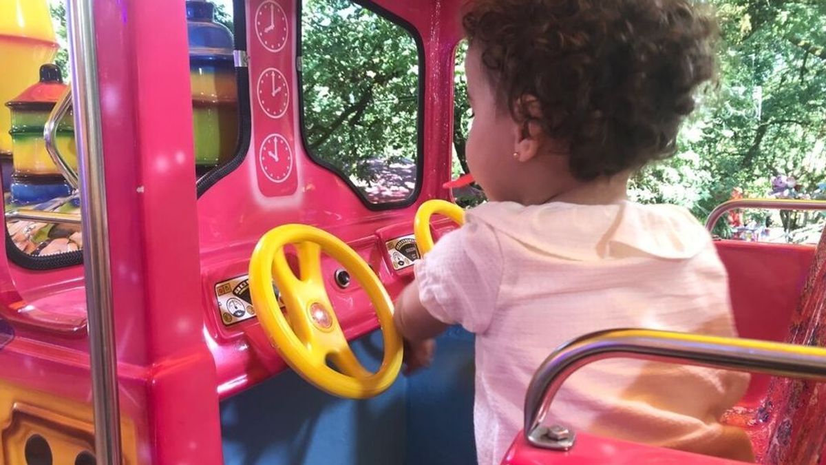 El "tren de la bruja" atropella al Pato Donald en la feria de Alaquás El "tren de la bruja" atropella al Pato Donald en la feria de Alaquás