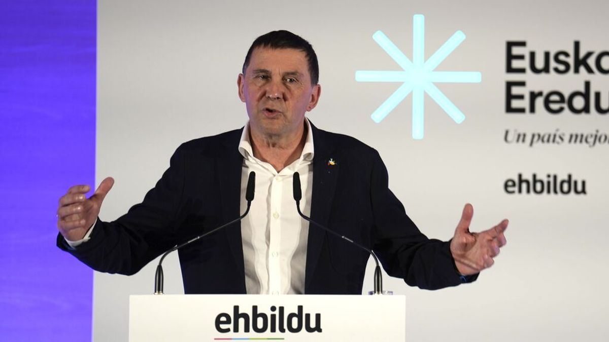 Otegi aboga por que Sánchez agote la legislatura, pero avisa de que EH Bildu no le sostendrá "permanentemente" Otegi aboga por que Sánchez agote la legislatura, pero avisa de que EH Bildu no le sostendrá "permanentemente"