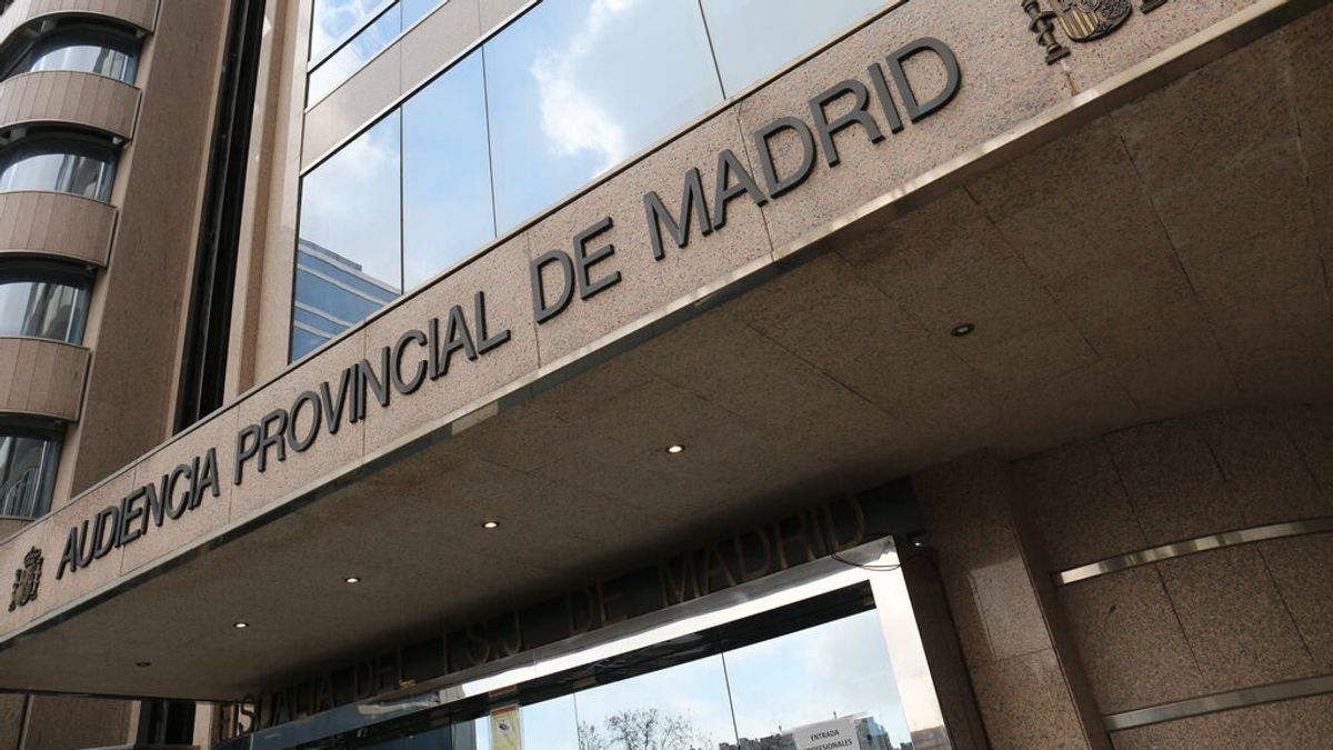 28 años de cárcel para un profesor por acoso sexual a cinco alumnas menores por redes sociales 28 años de cárcel para un profesor por acoso sexual a cinco alumnas menores por redes sociales
