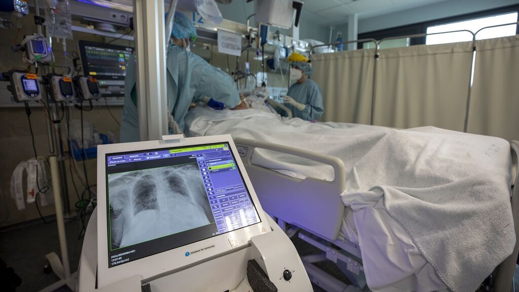 EuropaPress_3586012_uci_hospital_clinico_santiago