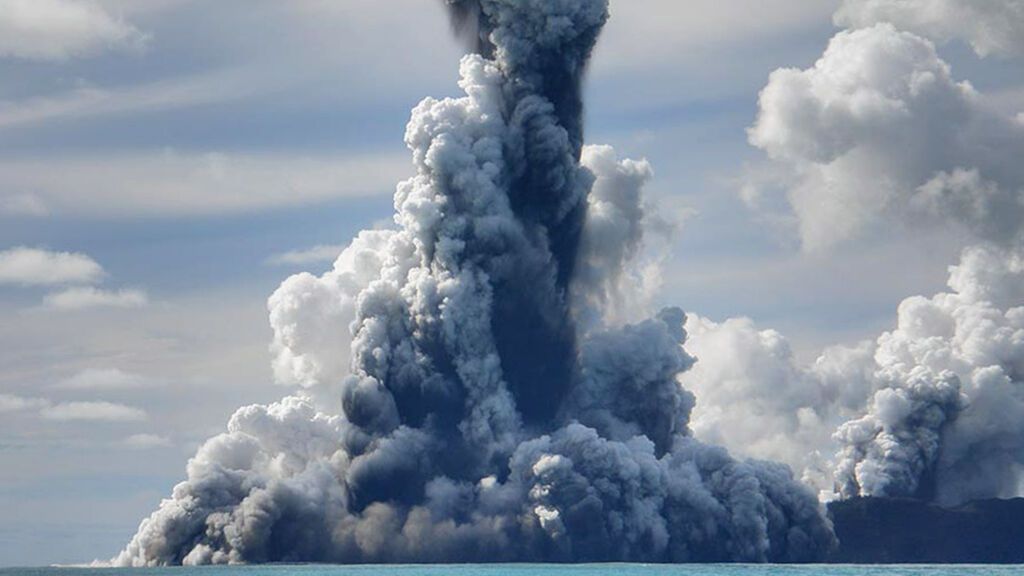 La erupción del volcán de Tonga fue tan potente que hizo vibrar en el espacio, descubre la NASA