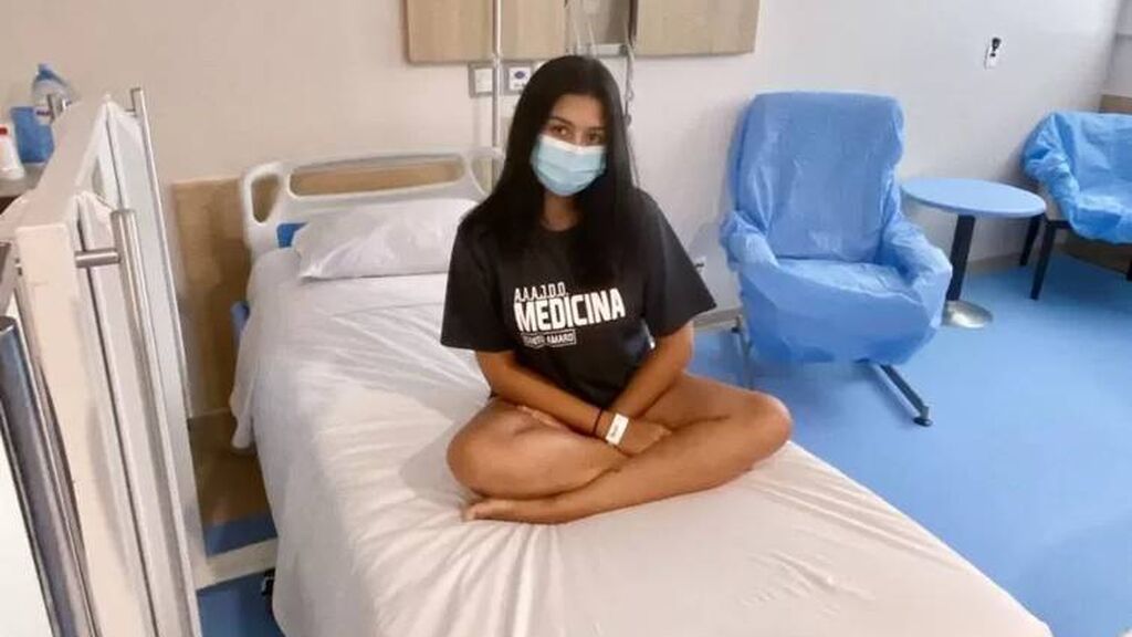 Una estudiante de Medicina descubre que tiene cáncer por una exploración de su profesor en plena clase