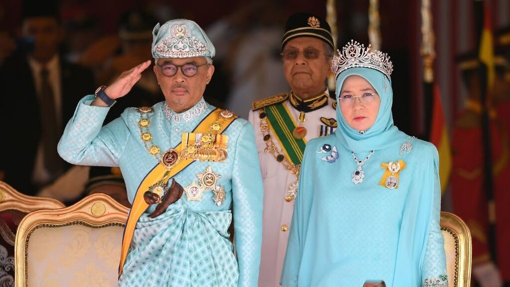 5 cosas que no sabías de Azizah, la reina consorte de Malasia: de sus problemas de fertilidad a su abrupta coronación.