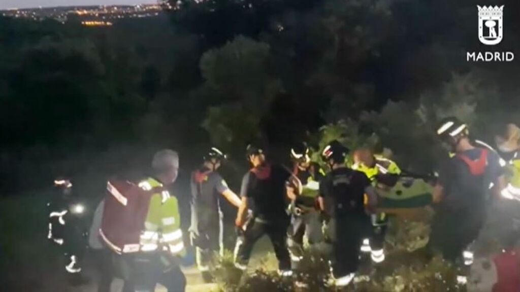 Así fue el complejo rescate de un joven ciclista tras sufrir una caída en el Monte de El Pardo de Madrid