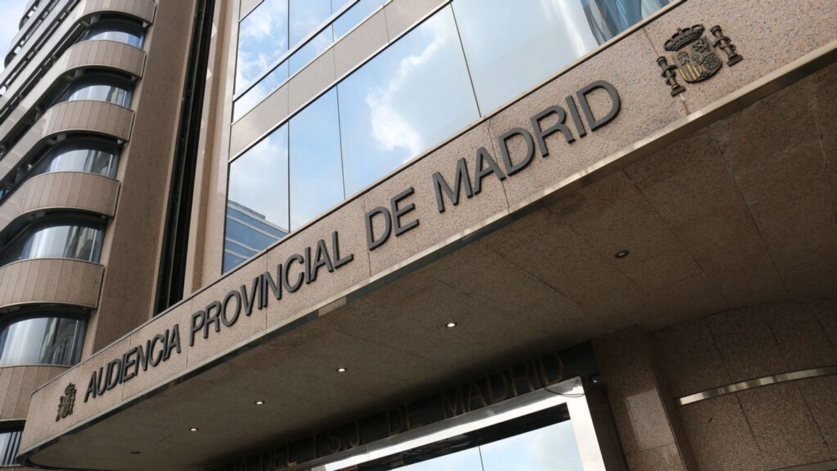 El acusado de matar a puñaladas a su esposa de 75 años en Madrid dice que fue defensa propia El acusado de matar a puñaladas a su esposa de 75 años en Madrid dice que fue defensa propia