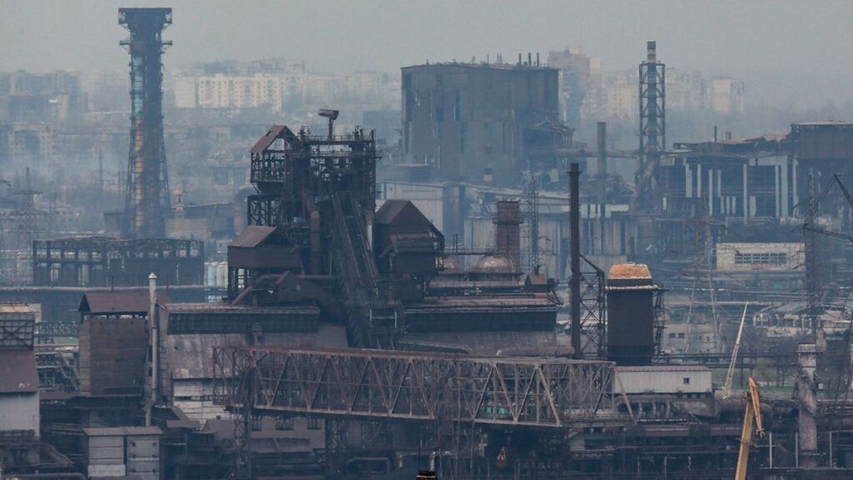 Ucrania denuncia nuevos ataques a la planta de Azovstal, que vuelve a estar en llamas