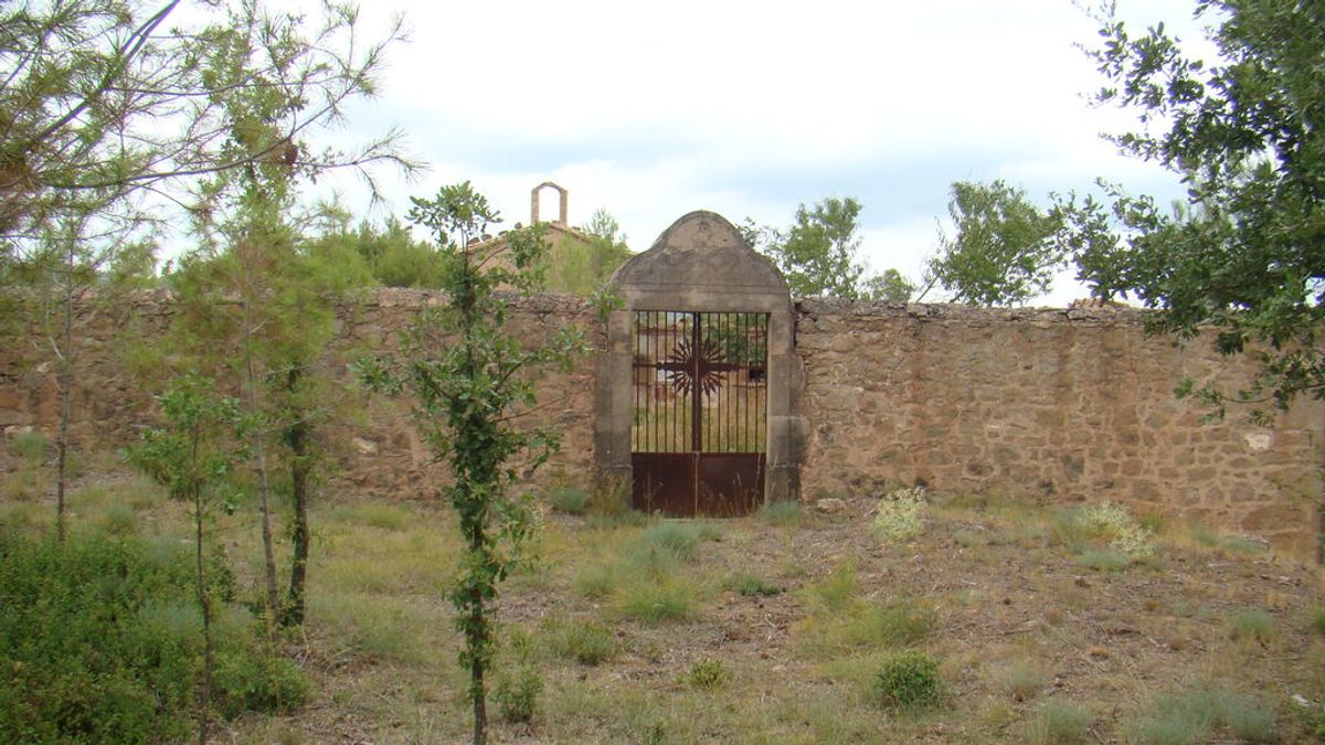 Profanan todas las tumbas de un cementerio abandonado en la localidad barcelonesa de Aguilar de Segarra