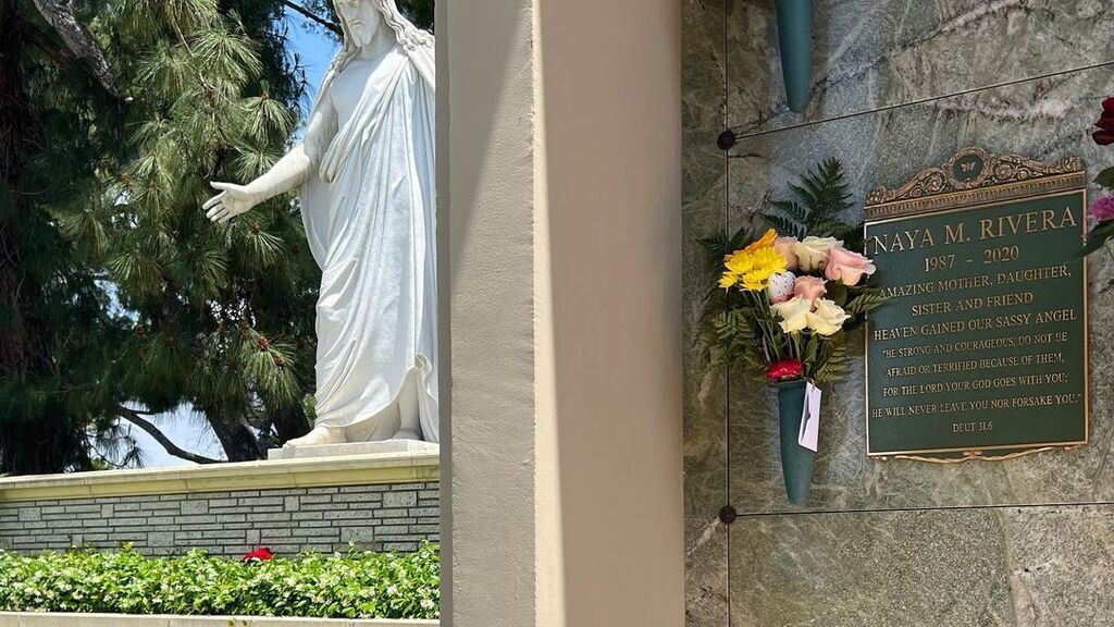 El exmarido de Naya Rivera visita la tumba de la actriz en el Día de la Madre
