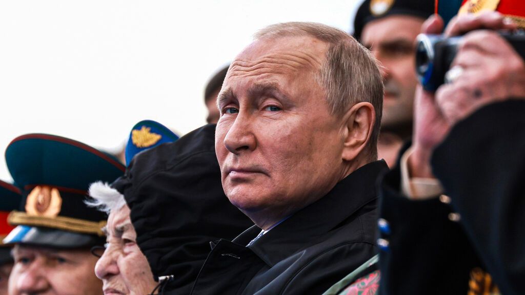 EuropaPress_4439414_handout_09_may_2022_russia_moscow_russian_president_vladimir_putin_watches