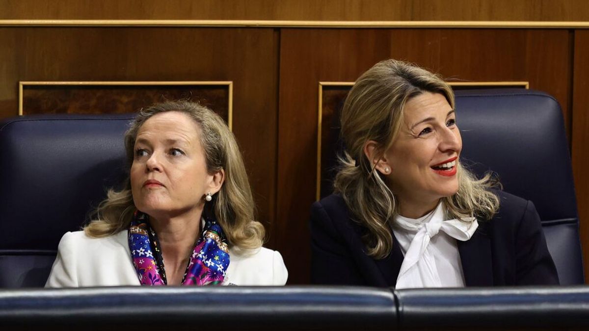 Calviño considera la baja por menstruaciones dolorosas como una "estigmatización" de la mujer y Díaz responde Calviño considera la baja por menstruaciones dolorosas como una "estigmatización" de la mujer y Díaz responde