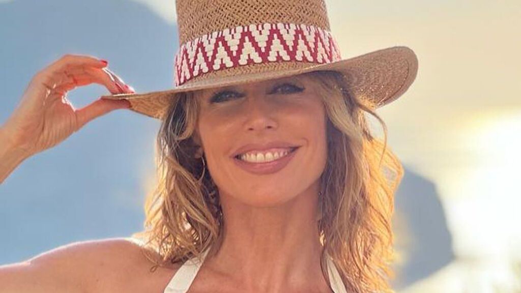 Emma García luce tipazo en bikini adelantándose al verano: su último posado