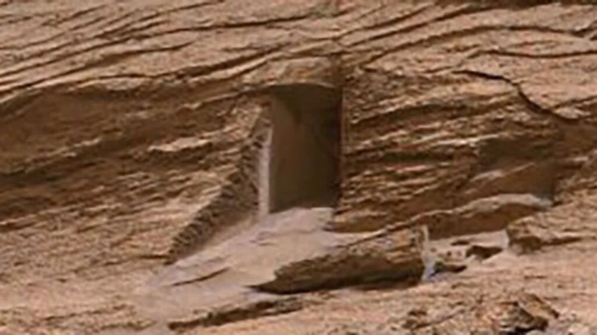 El rover de la NASA envía una extraña imagen de Marte: una "puerta" extraterrestre