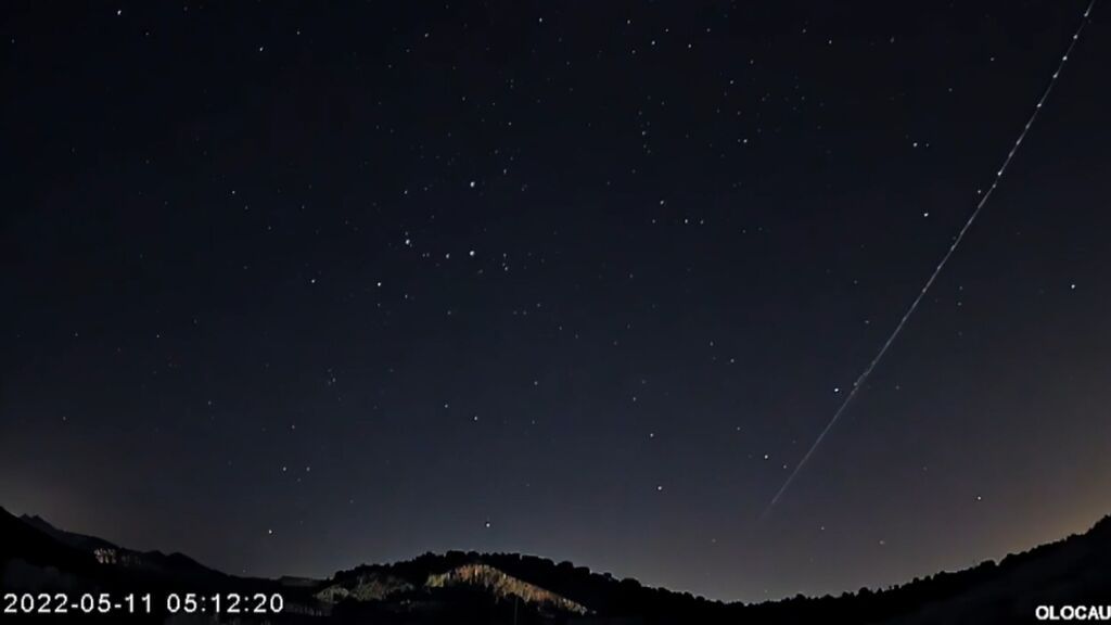 Captan el tren de satélites de Elon Musk desde la estación de observación de dos aficionados en Olocau