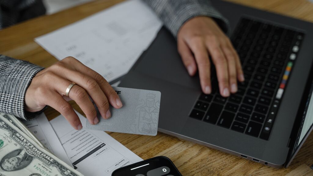 ¿Qué parte del sueldo puedes pedir a tu jefe antes de final de mes?