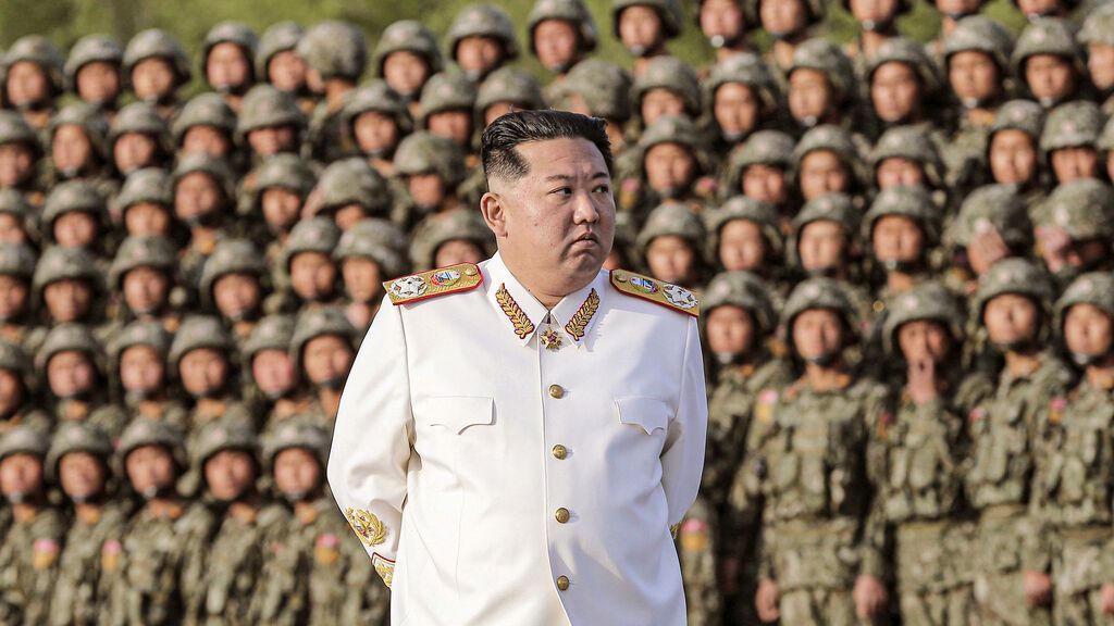 Corea del Norte reconoce por primera vez casos de covid y ordena un confinamiento estricto