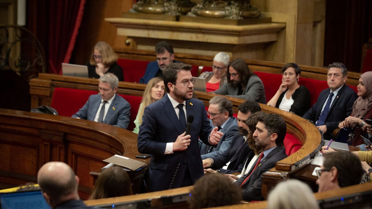 El parlamento catalán pide la dimisión de Robles por el espionaje al independentismo El parlamento catalán pide la dimisión de Robles por el espionaje al independentismo