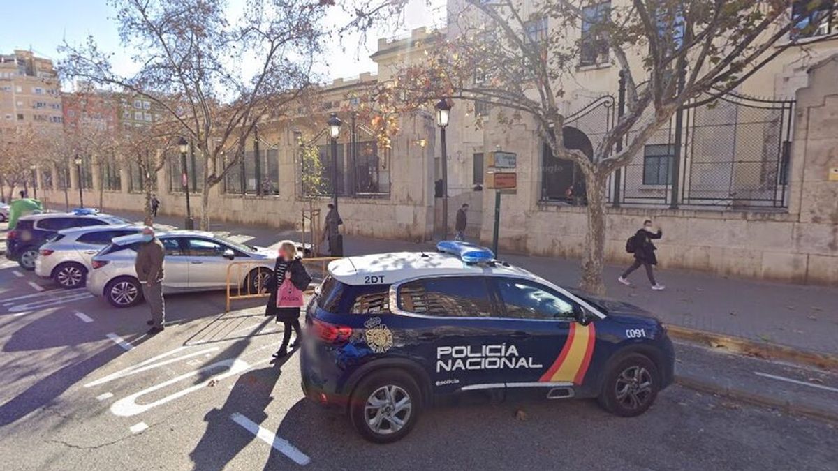 Detenido un ‘gorrilla’ en Valencia por dar puñetazos y arañar a un conductor Detenido un ‘gorrilla’ en Valencia por dar puñetazos y arañar a un conductor