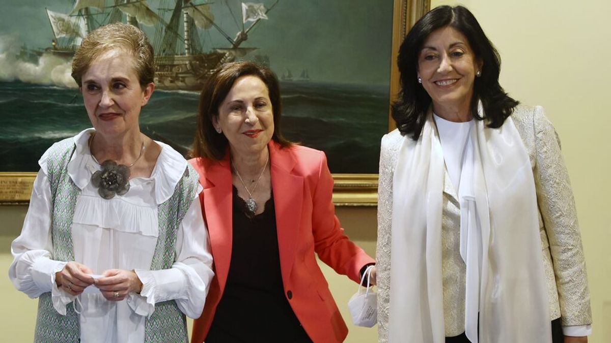Robles advierte: "Los que atacan España se van a encontrar enfrente al CNI" Robles advierte: "Los que atacan España se van a encontrar enfrente al CNI"