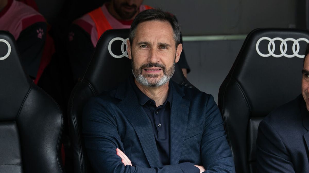 El RCD Espanyol destituye a su entrenador Vicente Moreno y no renueva a Rufete, director deportivo, a pesar de lograr la permanencia El RCD Espanyol destituye a su entrenador Vicente Moreno y no renueva a Rufete, director deportivo, a pesar de lograr la permanencia