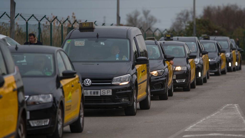 Los taxistas de Barcelona anuncian una huelga el 18 de mayo por las licencias VTC