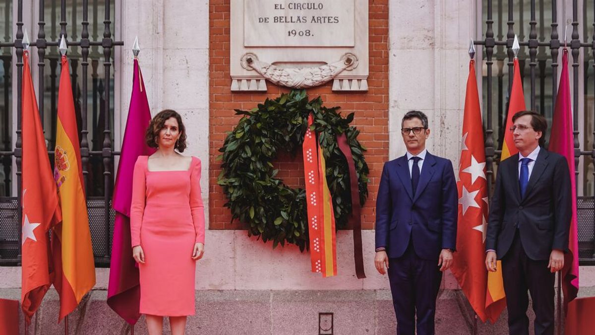 Queman la corona a los héroes del 2 de mayo situada en la fachada del edificio de la Comunidad de Madrid Queman la corona a los héroes del 2 de mayo situada en la fachada del edificio de la Comunidad de Madrid