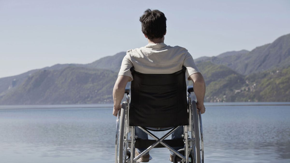 Rescatado un hombre en silla de ruedas que cayó al mar en Santander al dormirse Rescatado un hombre en silla de ruedas que cayó al mar en Santander al dormirse