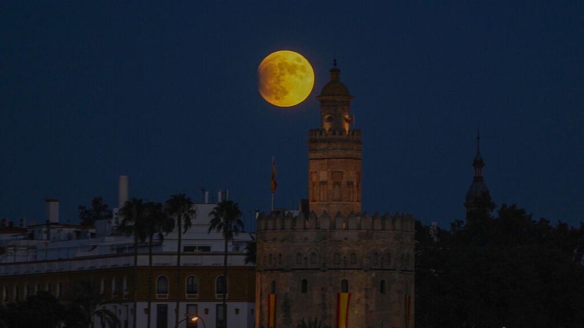 Eclipse lunar parcial en Sevilla