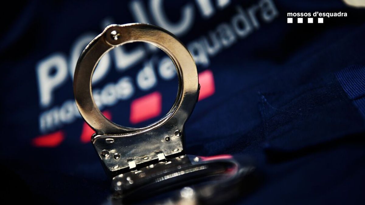 Heridos dos Mossos en Barcelona al detener al ladrón de un reloj de lujo de 360.000 euros Heridos dos Mossos en Barcelona al detener al ladrón de un reloj de lujo de 360.000 euros
