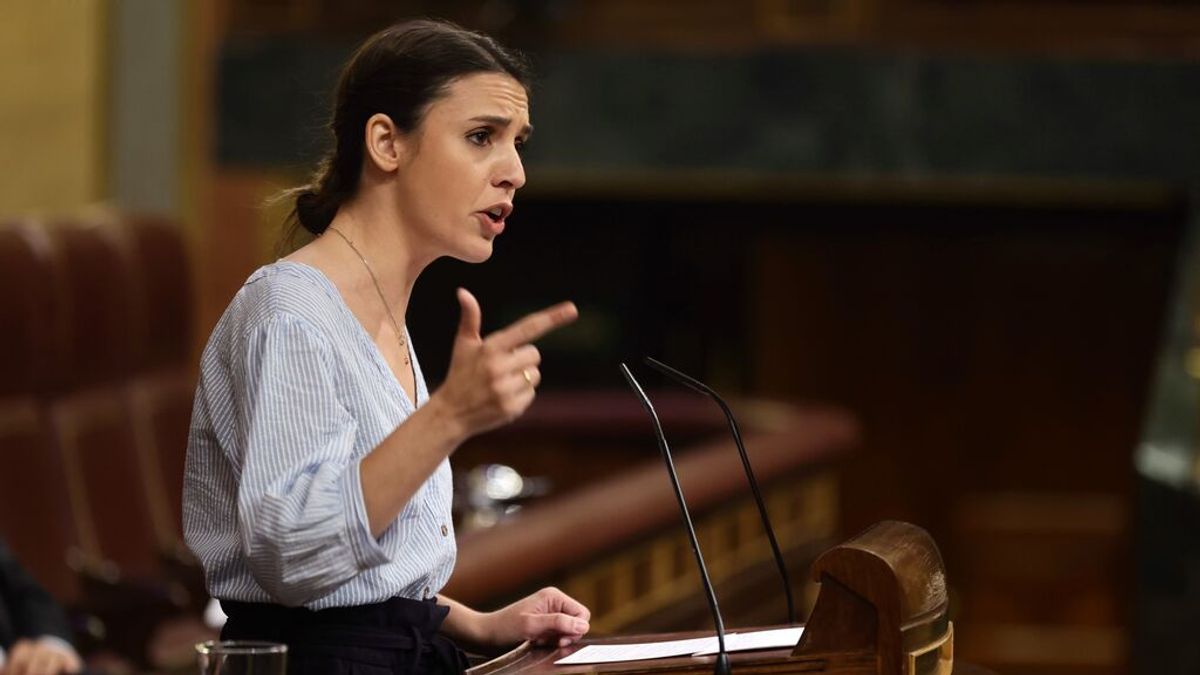 El Gobierno sigue negociando sobre la 'tasa rosa' y la gestación subrogada tras acordar la baja por menstruación El Gobierno sigue negociando sobre la 'tasa rosa' y la gestación subrogada tras acordar la baja por menstruación