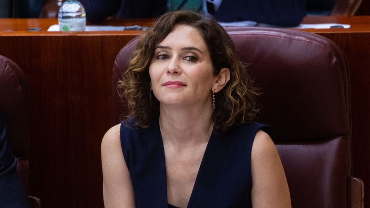 Ayuso contesta a Montero que la única regla que le importa "es la de tres, la que quieren quitar de las matemáticas" Ayuso contesta a Montero que la única regla que le importa "es la de tres, la que quieren quitar de las matemáticas"
