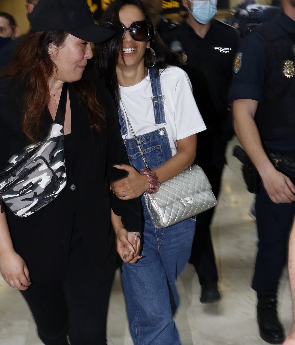 La calurosa bienvenida a Chanel en el aeropuerto de Madrid tras quedar tercera en Eurovisión 2022, en imágenes