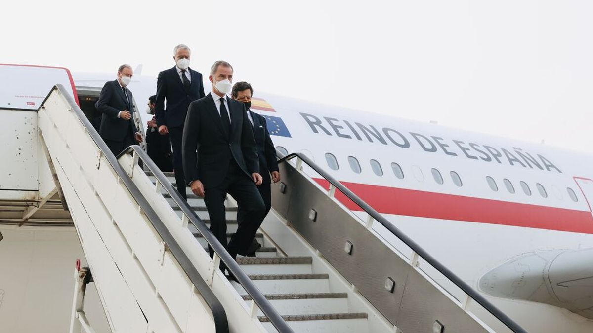 Felipe VI no se reúne con su padre en Abu Dabi pero acuerdan verse en Madrid en una conversación telefónica Felipe VI no se reúne con su padre en Abu Dabi pero acuerdan verse en Madrid en una conversación telefónica