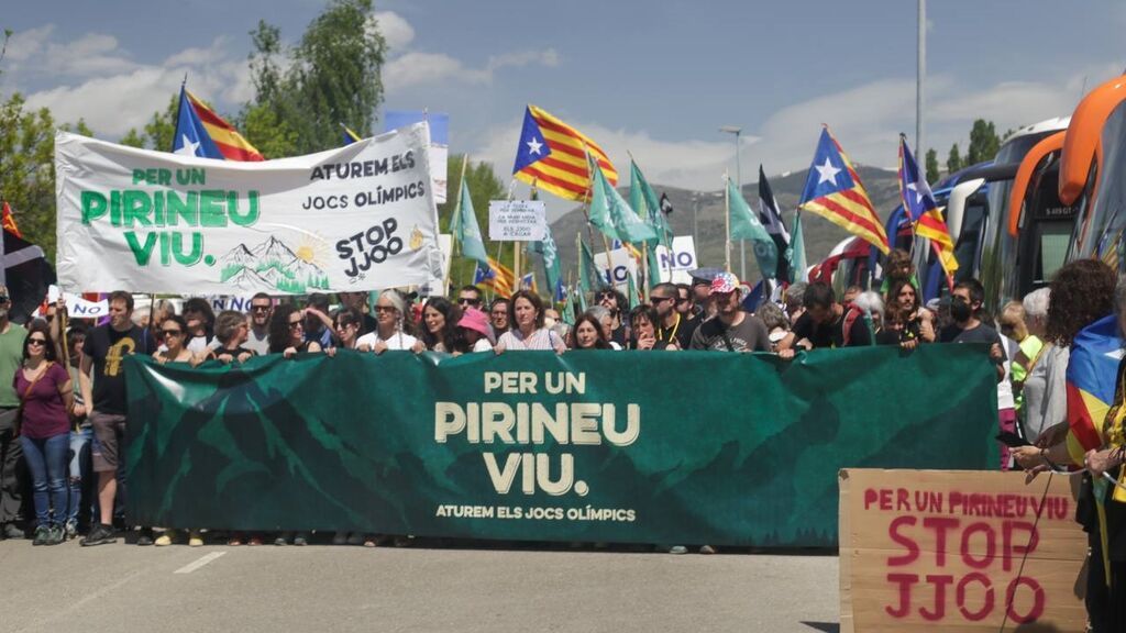 1.500 catalanes protestan contra los JJ. OO. de Iniverno en los Pirineos
