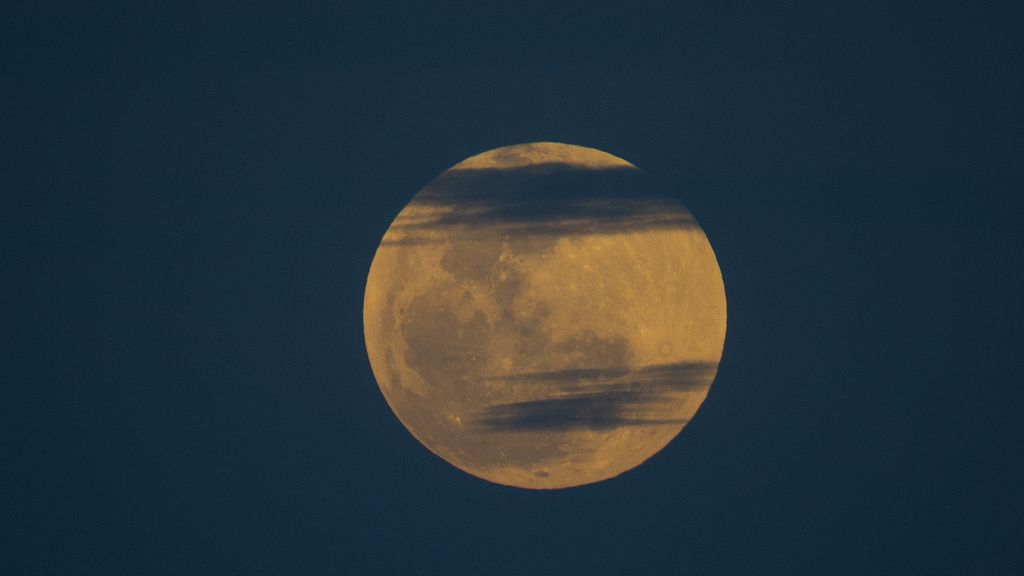 Las mejores imágenes del eclipse lunar total de la pasada noche y la espectacular luna de sangre