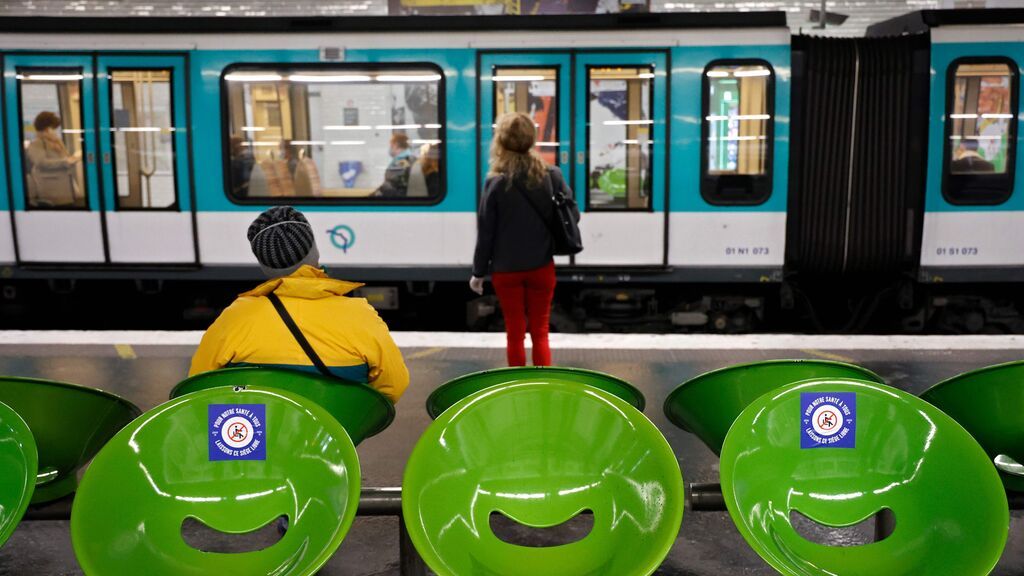 Francia deja de exigir hoy mascarilla en el transporte público