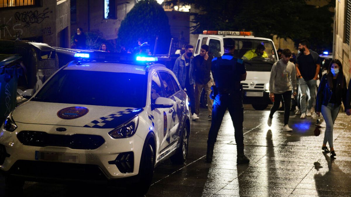 Un detenido por quemar con una bengala a un policía en el ascenso de la UD Ourense Un detenido por quemar con una bengala a un policía en el ascenso de la UD Ourense