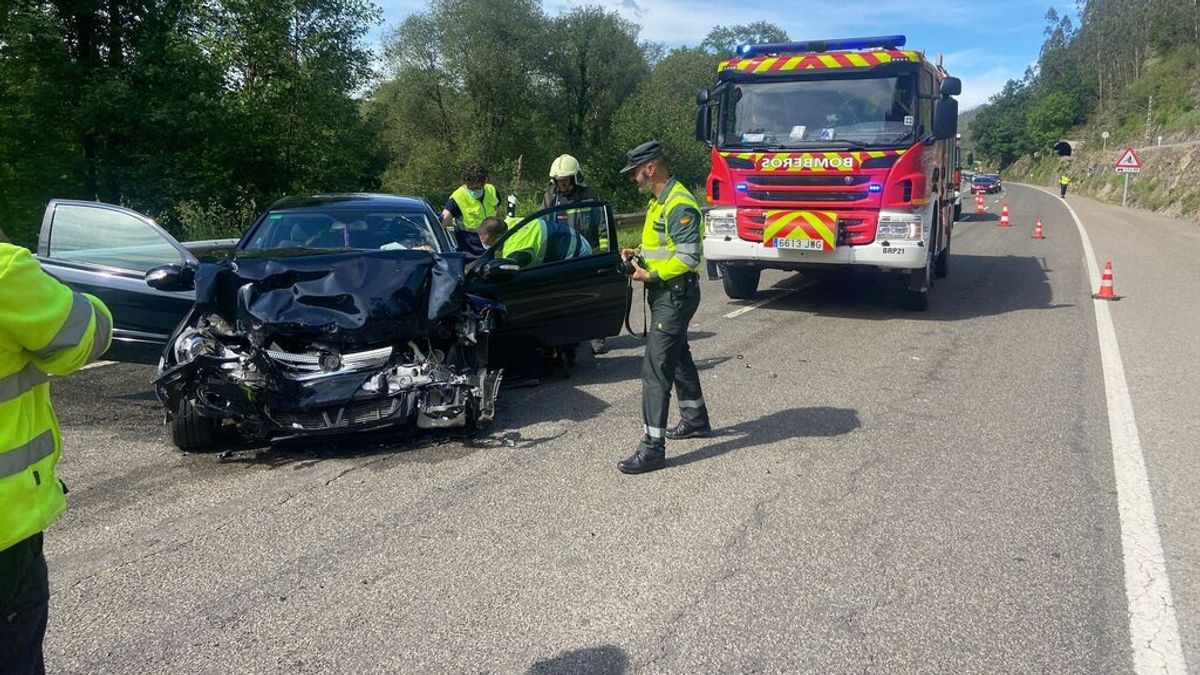Una mujer muere tras un accidente frontal de dos coches en Cantabria