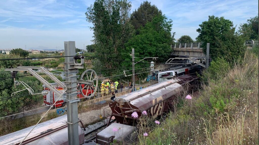 Un muerto y 85 heridos por un choque de trenes en Sant Boi de Llobregat